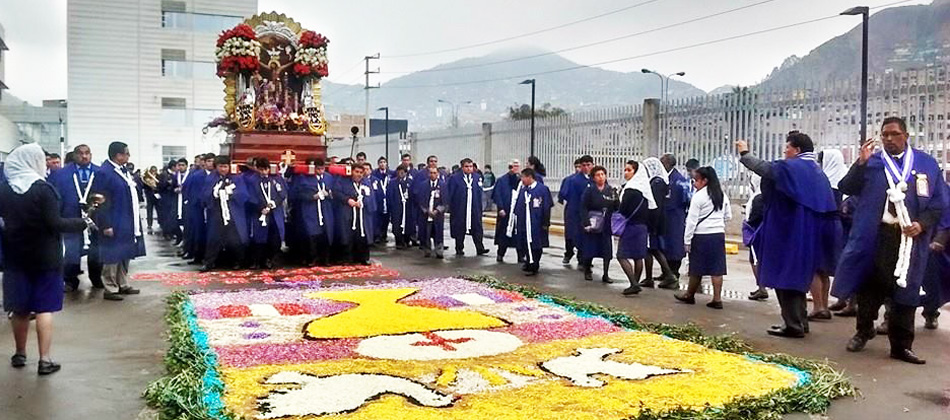 El Señor de los Milagros bendice al Complejo Hospitalario