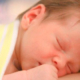 Beneficios contacto piel con piel entre madre y recién nacido